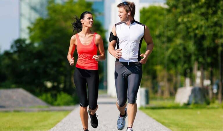 Bài tập cho người bệnh tim là đi bộ